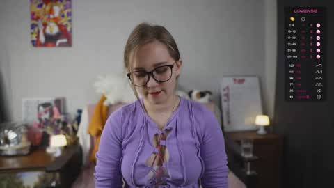 Snapshot of emmatiny chatting on September 10, 3:13 pm Mia online show from September 10, 3:13 pm