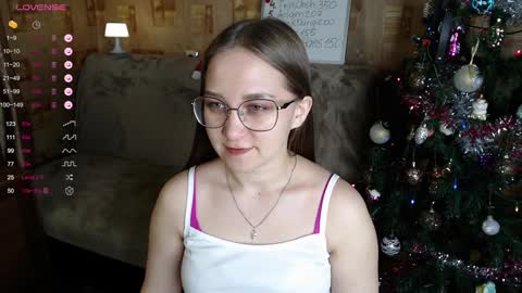 Snapshot of emmatiny chatting on January 4, 11:43 am Mia online show from January 4, 11:43 am