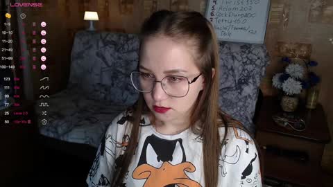 Snapshot of emmatiny chatting on December 6, 12:22 pm Mia online show from December 6, 12:22 pm