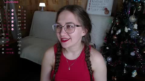 Snapshot of emmatiny chatting on December 21, 4:14 pm Mia online show from December 21, 4:14 pm