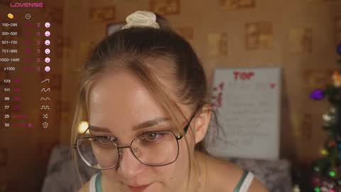 Snapshot of emmatiny chatting on January 14, 1:49 pm Mia online show from January 14, 1:49 pm