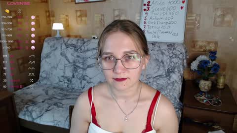 Snapshot of emmatiny chatting on December 7, 1:46 pm Mia online show from December 7, 1:46 pm
