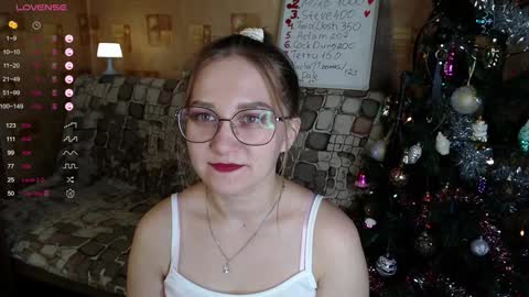 Snapshot of emmatiny chatting on December 14, 1:38 pm Mia online show from December 14, 1:38 pm