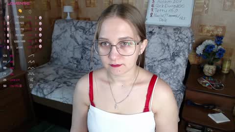 Snapshot of emmatiny chatting on December 7, 10:39 am Mia online show from December 7, 10:39 am