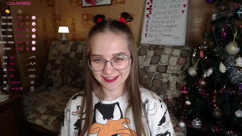 Snapshot of emmatiny chatting on December 13, 1:44 pm Mia online show from December 13, 1:44 pm