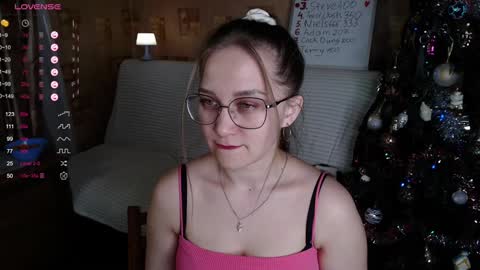 Snapshot of emmatiny chatting on December 20, 1:54 pm Mia online show from December 20, 1:54 pm