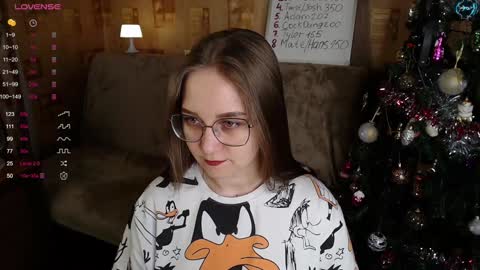 Snapshot of emmatiny chatting on January 6, 2:14 pm Mia online show from January 6, 2:14 pm