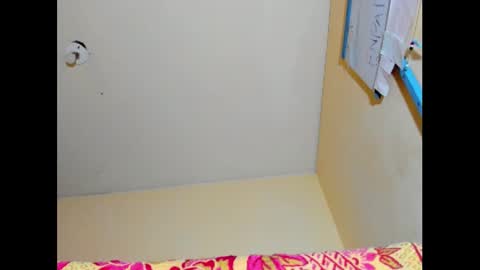 Snapshot of emmawuilian chatting on January 29, 4:30 pm hi im emmalina welcome to your happy place online show from January 29, 4:30 pm