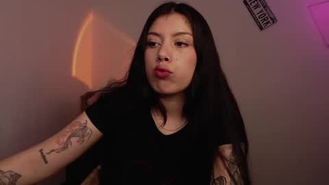 Snapshot of emmi_0 chatting on February 27, 12:03 am Emily Independent model online show from February 27, 12:03 am