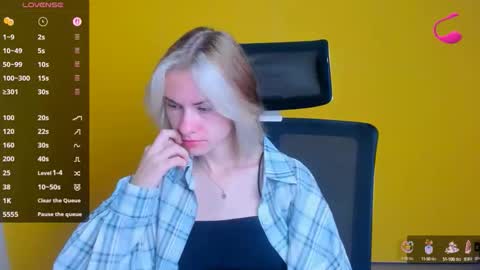 Snapshot of emmi_rossum chatting on September 10, 5:41 am Emmi online show from September 10, 5:41 am