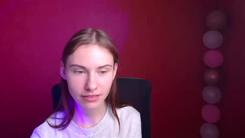 Snapshot of emmi_rossum chatting on March 5, 3:18 pm Emmi online show from March 5, 3:18 pm