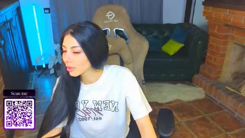 Mia online show from September 29, 9:03 pm