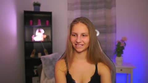 Emmie online show from February 26, 7:39 pm