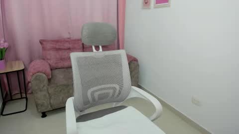 Emmi online show from October 21, 8:01 pm