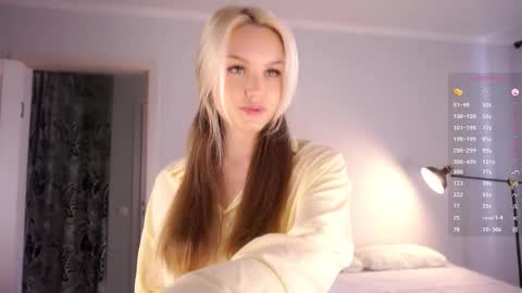 Snapshot of emmiemurray chatting on September 19, 6:39 am Aurora online show from September 19, 6:39 am
