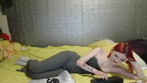 Snapshot of emmily000 chatting on February 4, 4:05 am Emmily000 online show from February 4, 4:05 am