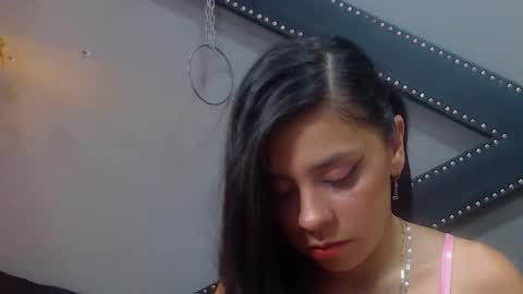 Snapshot of emmily_owenn chatting on October 20, 7:19 pm emmily_owenn online show from October 20, 7:19 pm
