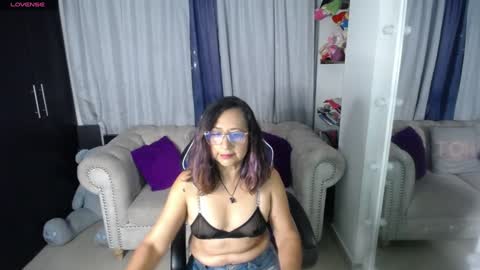 Emmily online show from January 4, 12:59 am