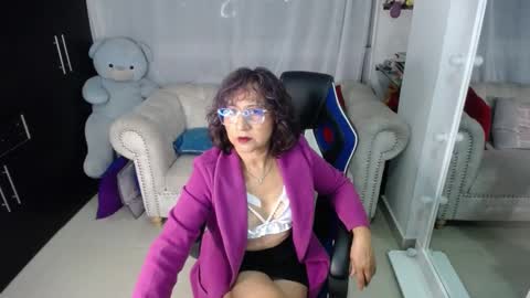 Emmily online show from February 11, 11:33 pm
