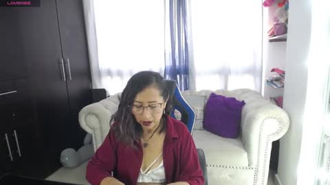 Emmily online show from December 31, 10:01 pm