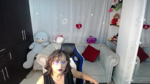 Emmily online show from March 7, 2:25 am