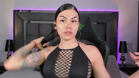 Emmily Santibaez online show from January 18, 3:43 pm