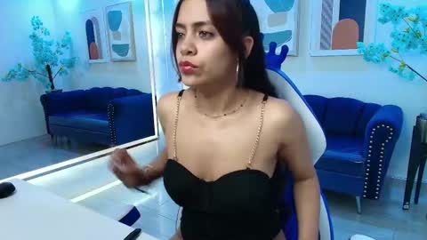 Snapshot of emmy_coyner chatting on September 21, 3:32 am emmy_coyner online show from September 21, 3:32 am