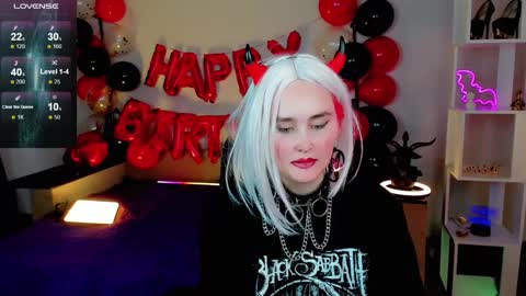 Snapshot of emmybrightj_ chatting on February 6, 8:07 am Emmy Bright 50 online show from February 6, 8:07 am