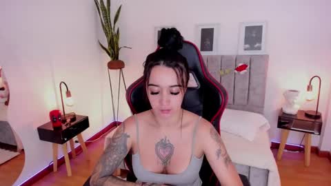 Emmy Evans  online show from December 29, 2:31 pm