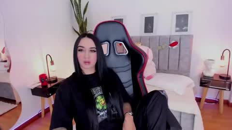 Emmy Evans  online show from December 30, 7:21 pm