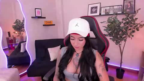 Emmy Evans  online show from September 16, 7:50 pm