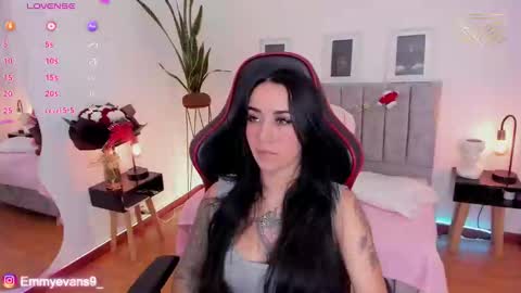 Emmy Evans  online show from December 4, 8:01 pm