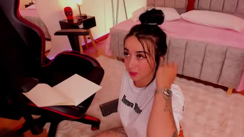 Emmy Evans  online show from January 6, 10:36 pm