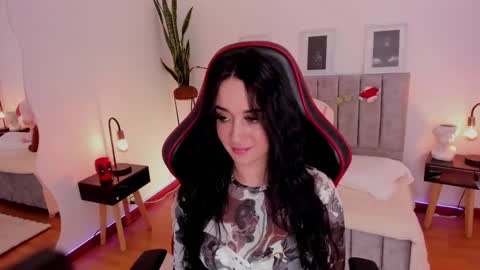 Emmy Evans  online show from December 28, 8:15 pm
