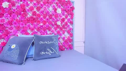 Snapshot of emmyrouse_ chatting on March 1, 10:42 pm emmy rouse online show from March 1, 10:42 pm