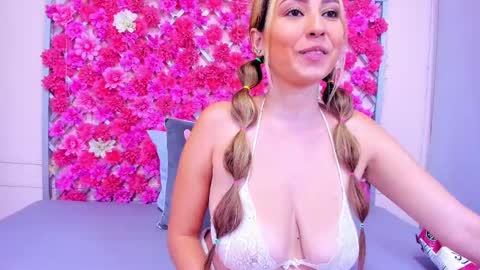Snapshot of emmyrouse_ chatting on March 8, 10:45 pm emmy rouse online show from March 8, 10:45 pm