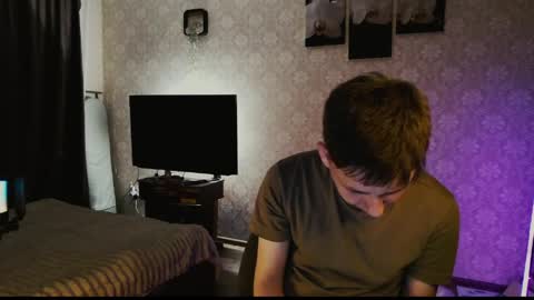 emveeboy96 online show from April 6, 7:26 pm