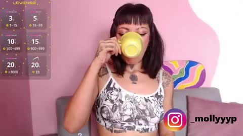Snapshot of emy_molly chatting on February 16, 1:49 pm emy_molly online show from February 16, 1:49 pm