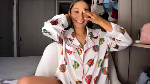 emyconneer online show from January 29, 2:09 am