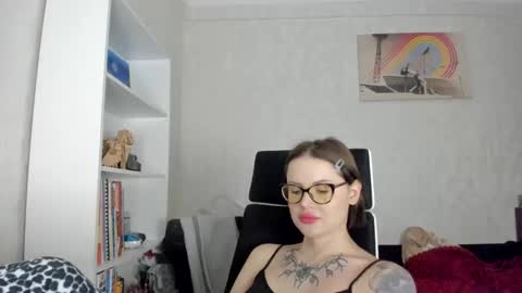 emydeliro online show from April 15, 6:11 pm