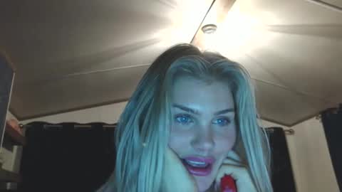 Snapshot of enchanting_english_evelyn chatting on January 11, 3:23 am enchanting_english_evelyn online show from January 11, 3:23 am