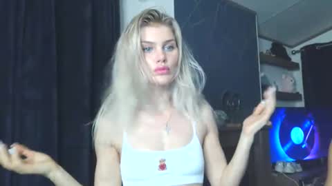 Snapshot of enchanting_english_evelyn chatting on February 2, 7:46 pm enchanting_english_evelyn online show from February 2, 7:46 pm