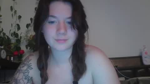 Snapshot of endlesslyevie chatting on February 22, 1:44 am endlessly evie online show from February 22, 1:44 am