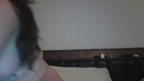 Snapshot of endlesslyevie chatting on December 31, 1:04 am endlessly evie online show from December 31, 1:04 am