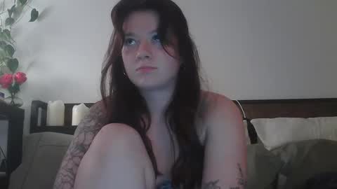 Snapshot of endlesslyevie chatting on January 4, 1:10 am endlessly evie online show from January 4, 1:10 am