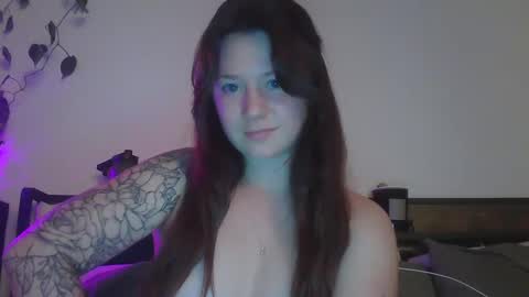 Snapshot of endlesslyevie chatting on February 28, 2:20 am endlessly evie online show from February 28, 2:20 am