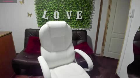 Snapshot of enma_clark chatting on February 19, 7:16 pm Enma clark online show from February 19, 7:16 pm