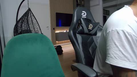 Erik online show from January 12, 9:33 pm