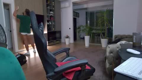 Erik online show from February 26, 7:53 pm