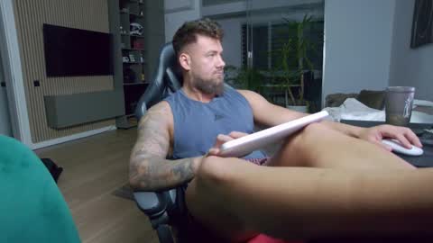 Erik online show from February 10, 6:45 pm